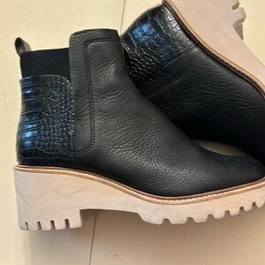 Dolce Vita boots size 9